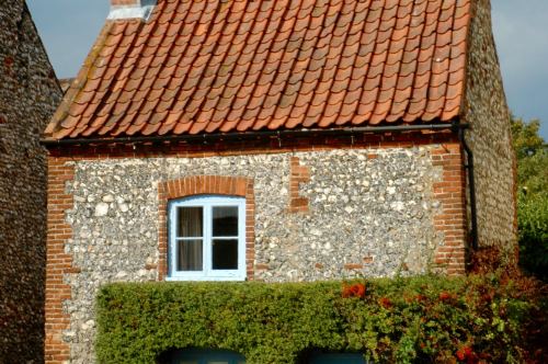 Bigger price gap between first and second homes